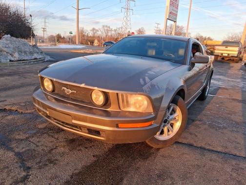 2005 Ford Mustang Deluxe