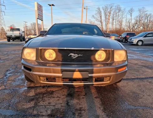 2005 Ford Mustang Deluxe