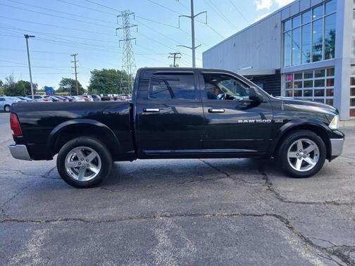 2011 Dodge Ram 1500 Big Horn 4x4 4dr Crew Cab 5.5 ft. SB Pickup