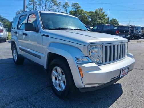 Bright Silver Metallic Clearcoat 2011 Jeep Liberty Sport