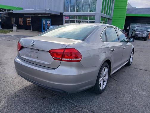 2013 Volkswagen Passat 2.5 SE