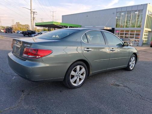 Green 2005 Lexus ES 330 Base