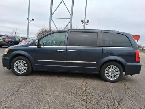 2013 Chrysler Town & Country Touring-L
