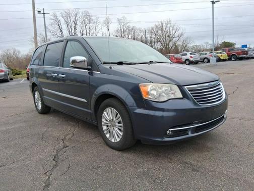 2013 Chrysler Town & Country Touring-L