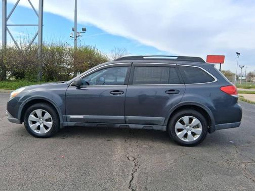 Gray 2011 Subaru Outback 2.5 i Limited