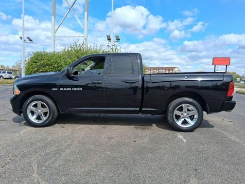 Black 2012 RAM 1500 Express 4x4 4dr Quad Cab 6.3 ft. SB Pickup
