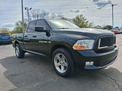 Black 2012 RAM 1500 Express 4x4 4dr Quad Cab 6.3 ft. SB Pickup