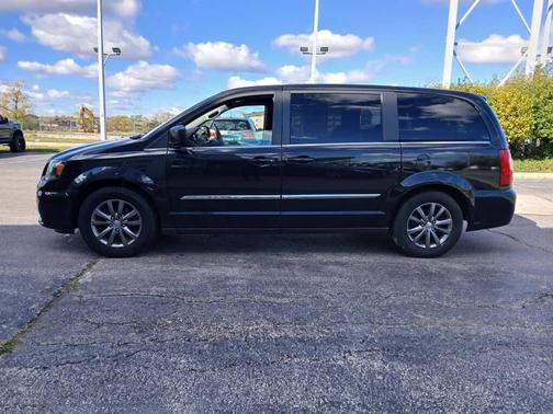 2016 Chrysler Town & Country S