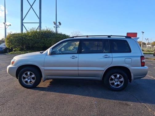 Silver 2005 Toyota Highlander Base