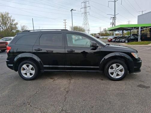Black 2018 Dodge Journey SE