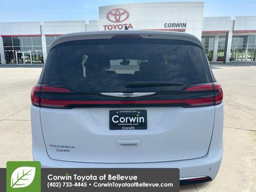 Bright White Clearcoat 2023 Chrysler Pacifica Touring L