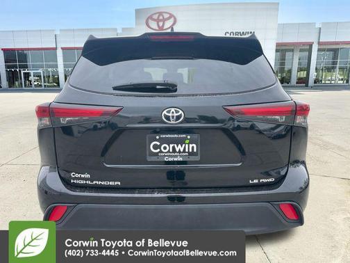 Midnight Black Metallic 2024 Toyota Highlander LE