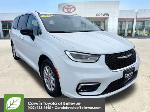 Bright White Clearcoat 2024 Chrysler Pacifica Touring L