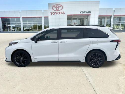 Super White 2021 Toyota Sienna XSE 7 Passenger