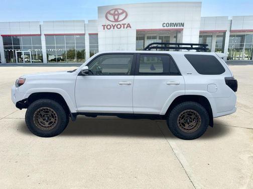 Super White 2018 Toyota 4Runner SR5 Premium