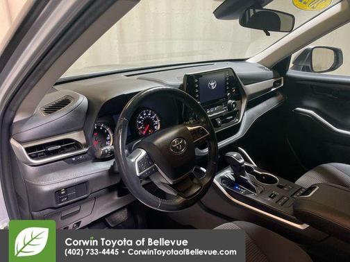 2022 Toyota Highlander LE