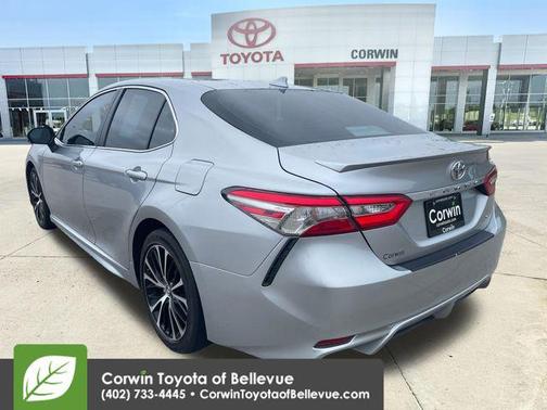 Celestial Silver Metallic 2018 Toyota Camry SE