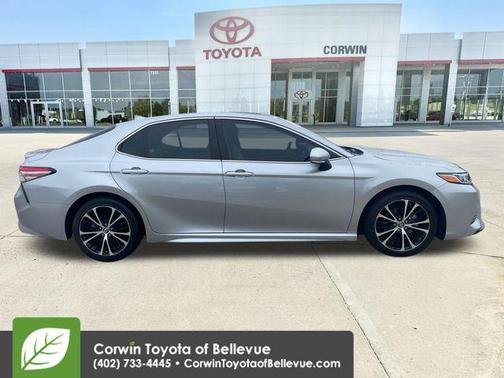Celestial Silver Metallic 2018 Toyota Camry SE