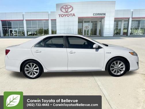 Super White 2014 Toyota Camry Hybrid XLE