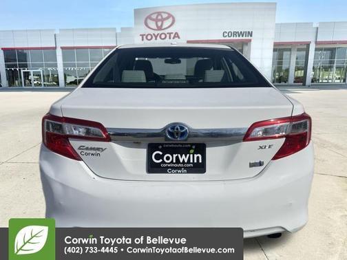 Super White 2014 Toyota Camry Hybrid XLE