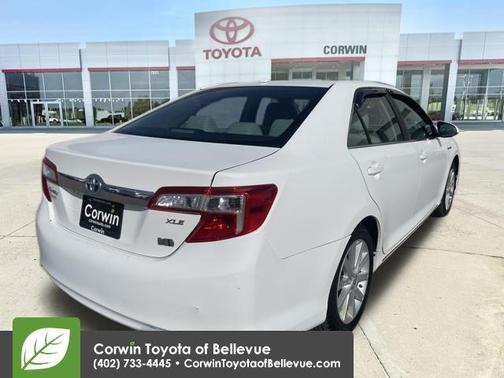 Super White 2014 Toyota Camry Hybrid XLE