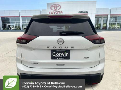 Everest White Pearl 2025 Nissan Rogue SV