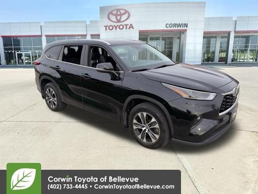 Midnight Black Metallic 2023 Toyota Highlander XLE