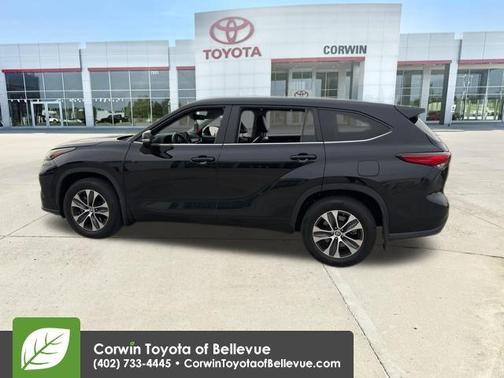 Midnight Black Metallic 2023 Toyota Highlander XLE