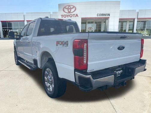 Oxford White 2024 Ford F-250 Lariat