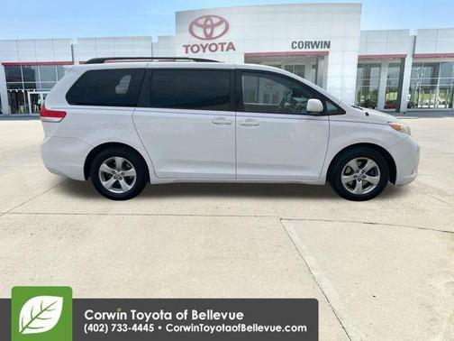 Super White 2013 Toyota Sienna LE