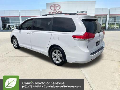 Super White 2013 Toyota Sienna LE