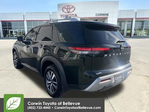 Super Black 2025 Nissan Pathfinder SL 4WD