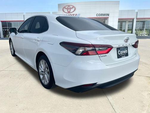 Ice 2024 Toyota Camry LE