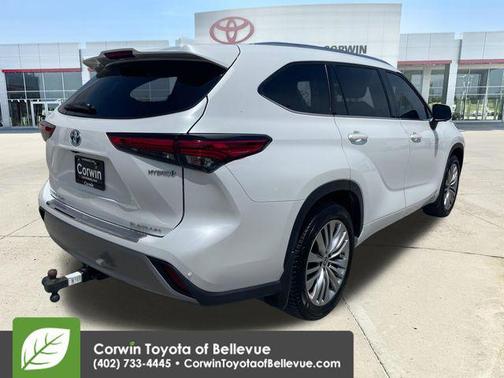 Wind Chill Pearl 2023 Toyota Highlander Hybrid Platinum