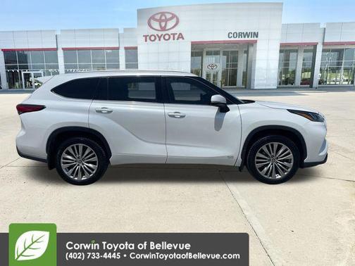 Wind Chill Pearl 2023 Toyota Highlander Hybrid Platinum
