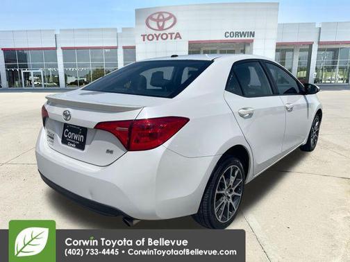 Blizzard Pearl 2017 Toyota Corolla SE