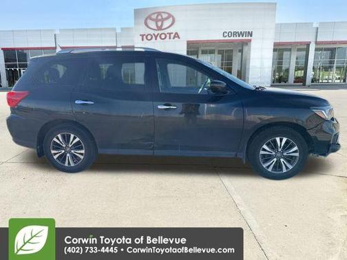 2017 Nissan Pathfinder SV