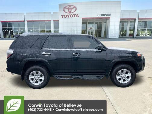 Midnight Black Metallic 2016 Toyota 4Runner SR5
