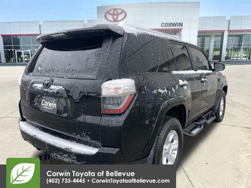 Midnight Black Metallic 2016 Toyota 4Runner SR5