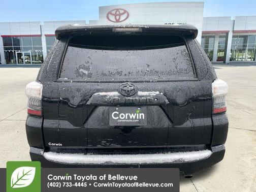 Midnight Black Metallic 2016 Toyota 4Runner SR5