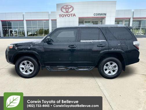 Midnight Black Metallic 2016 Toyota 4Runner SR5