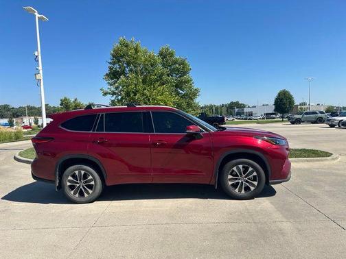 Ruby Flare Pearl 2022 Toyota Highlander XLE