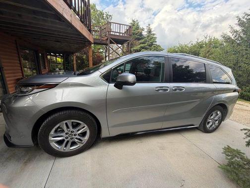 Celestial Silver Metallic 2024 Toyota Sienna Limited