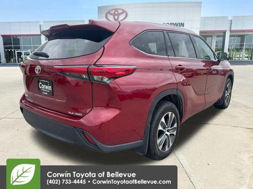 Pearl 2021 Toyota Highlander XLE