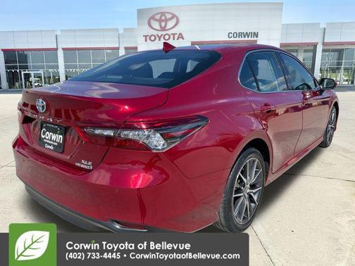 Ruby Flare Pearl 2022 Toyota Camry Hybrid XLE