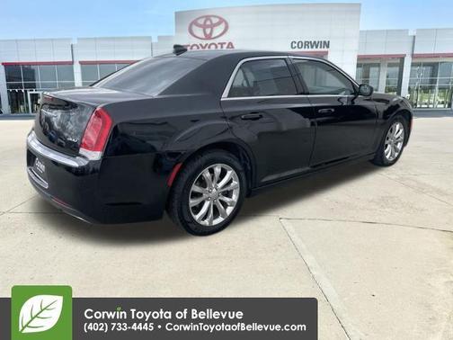 Gloss Black 2016 Chrysler 300 S