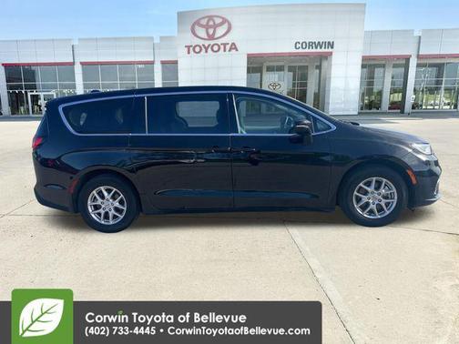 Diamond Black 2024 Chrysler Pacifica Touring L