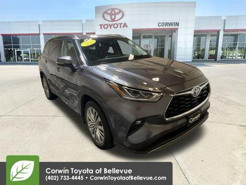 2023 Toyota Highlander Hybrid Platinum