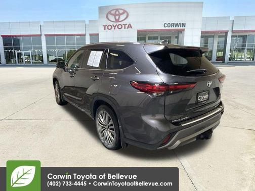 2023 Toyota Highlander Hybrid Platinum