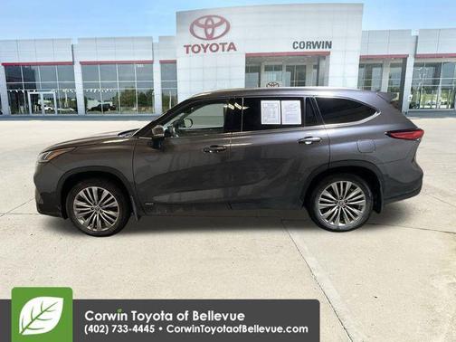 2023 Toyota Highlander Hybrid Platinum